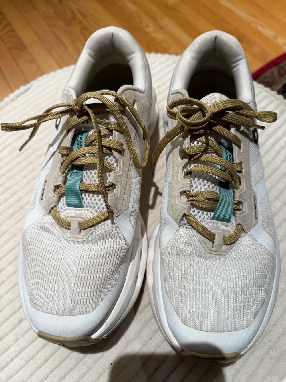 On Running Cream & Teal Lace-Up Women’s Sneakers Size 10.